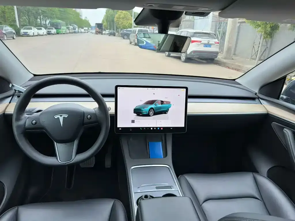 Tesla Model Y — фото 4