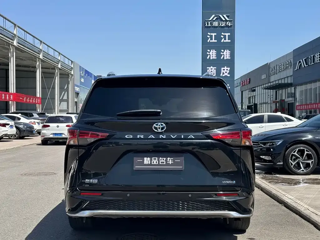 Toyota Granvia 2023 из CN, фото 9