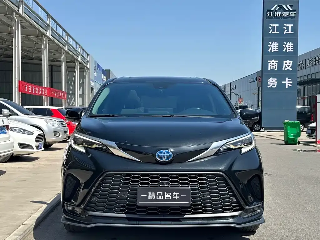 Toyota Granvia 2023 из CN, фото 4
