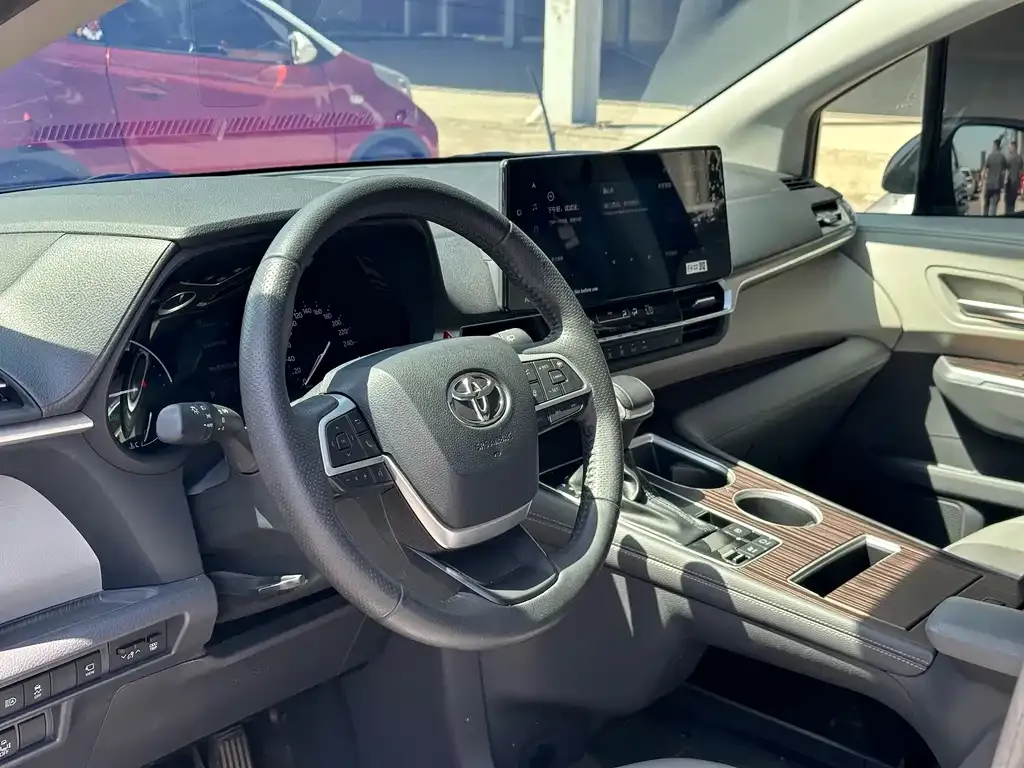 Toyota Granvia 2023 из CN, фото 7