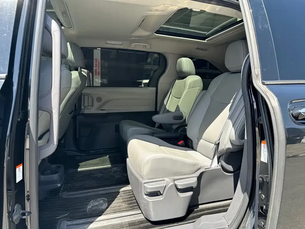 Toyota Granvia 2023 из CN, фото 3