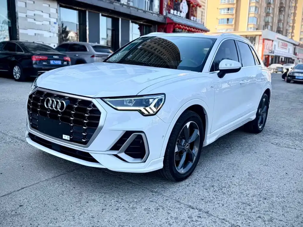Audi Q3 — фото 1