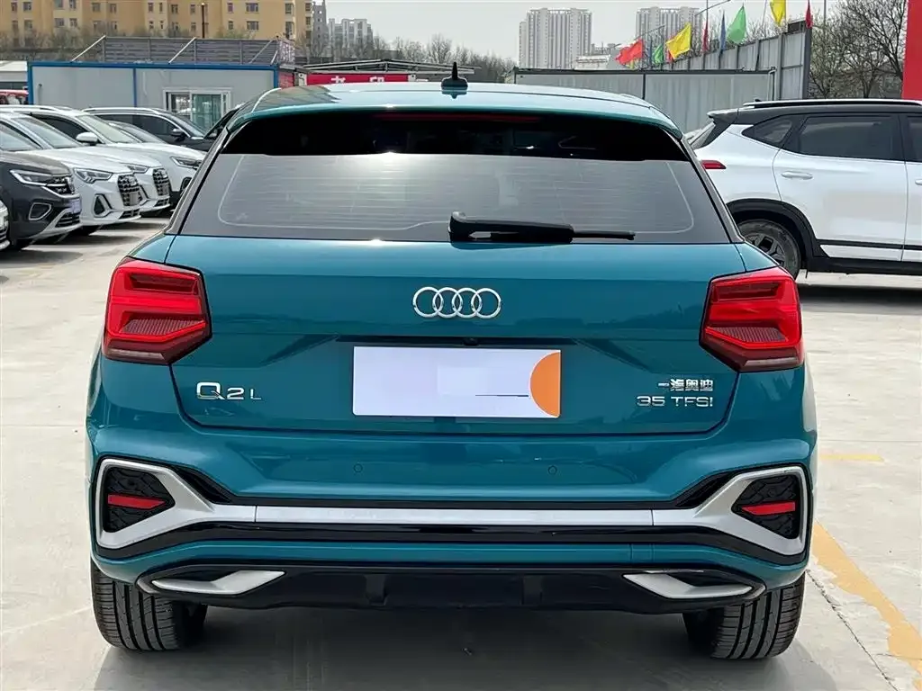 Audi Q2L — фото 10
