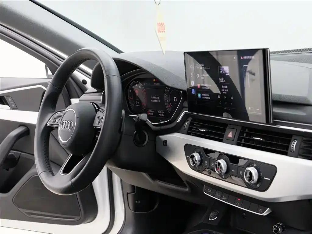 Audi A4L 2023 из CN, фото 10
