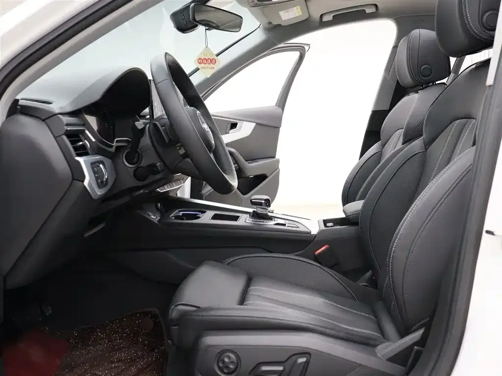 Audi A4L 2023 из CN, фото 9