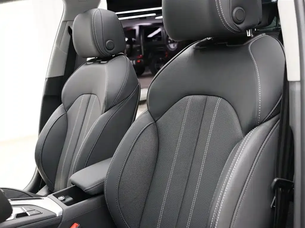 Audi A4L 2023 из CN, фото 4