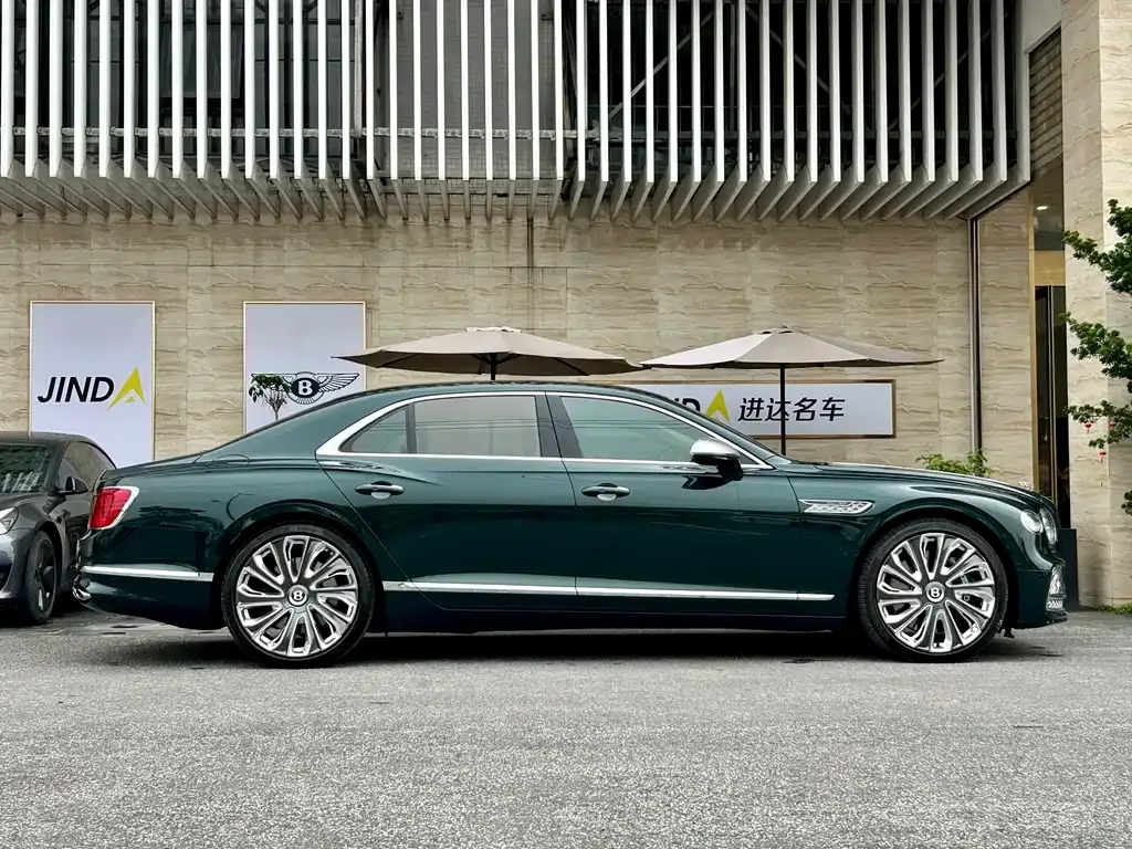 Bentley Flying Spur — фото 5
