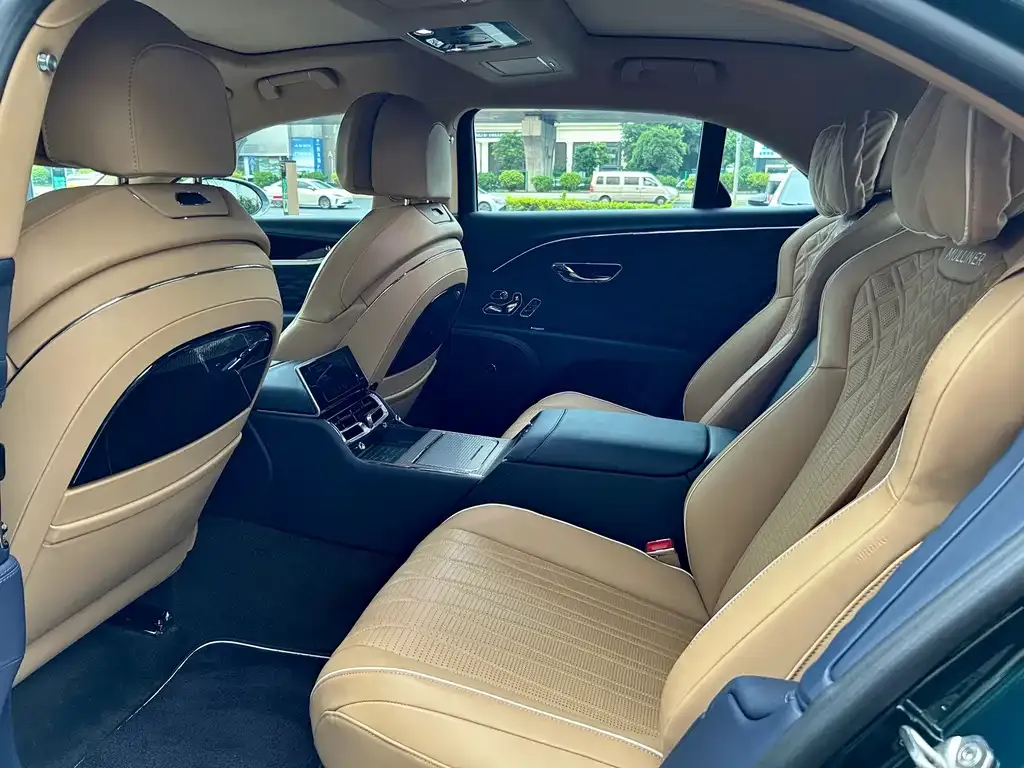 Bentley Flying Spur — фото 2