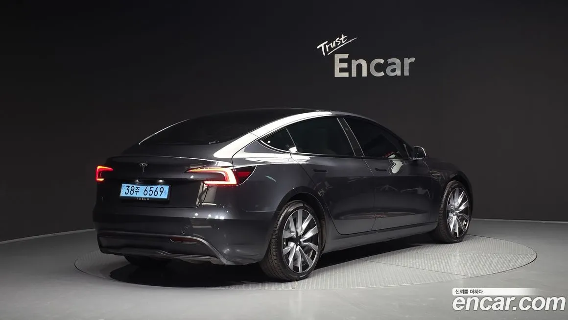 Tesla Model 3 2024 из KR, фото 2