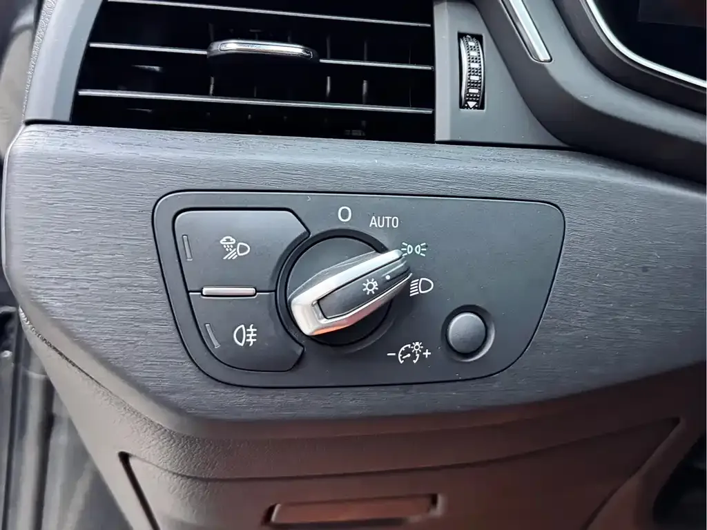 Audi A4L 2024 из CN, фото 7