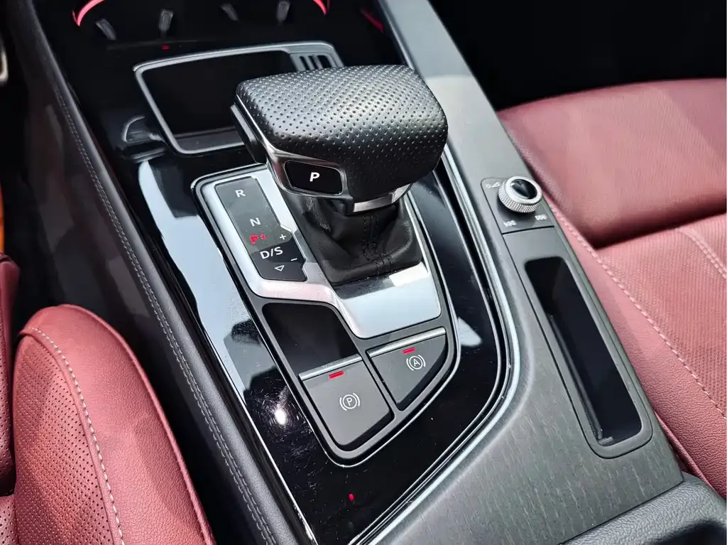 Audi A4L 2024 из CN, фото 6