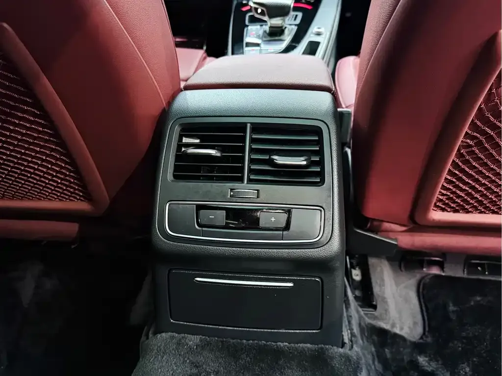 Audi A4L 2024 из CN, фото 3