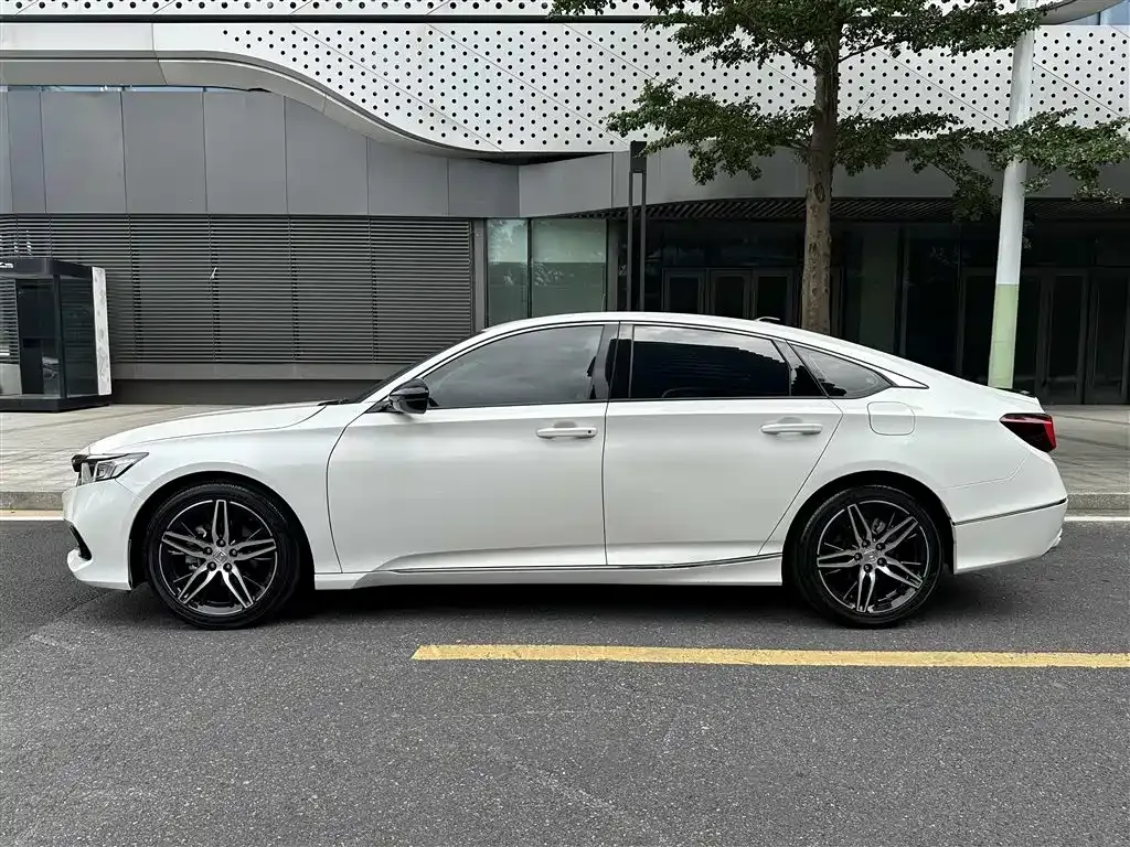 Honda Accord — фото 10