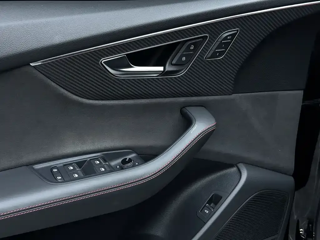 Audi RS Q8 2024 из CN, фото 10