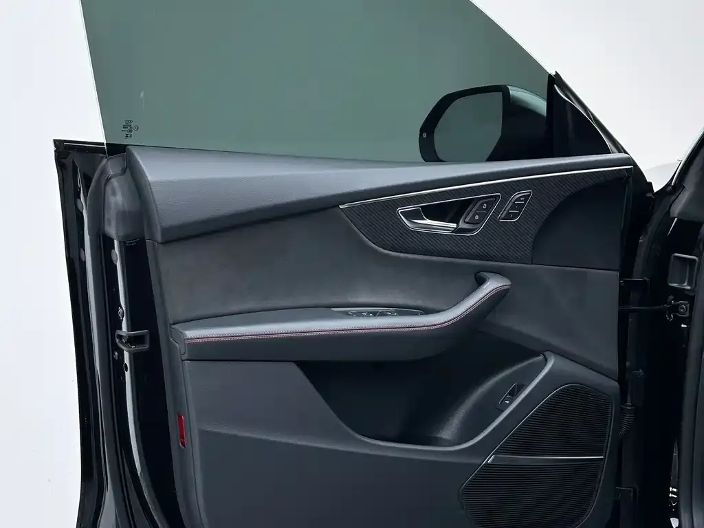 Audi RS Q8 2024 из CN, фото 2