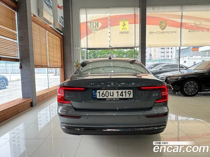 Volvo S60 2023 из KR, фото 3