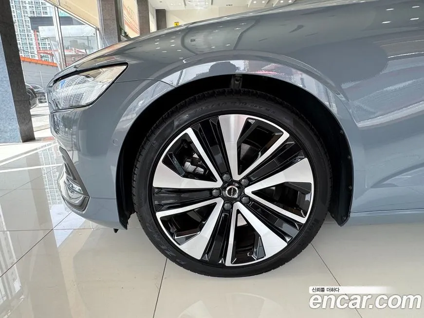 Volvo S60 2023 из KR, фото 6