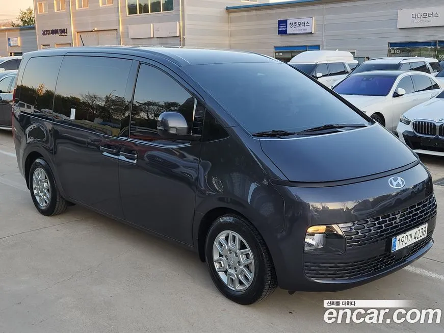 Hyundai Staria