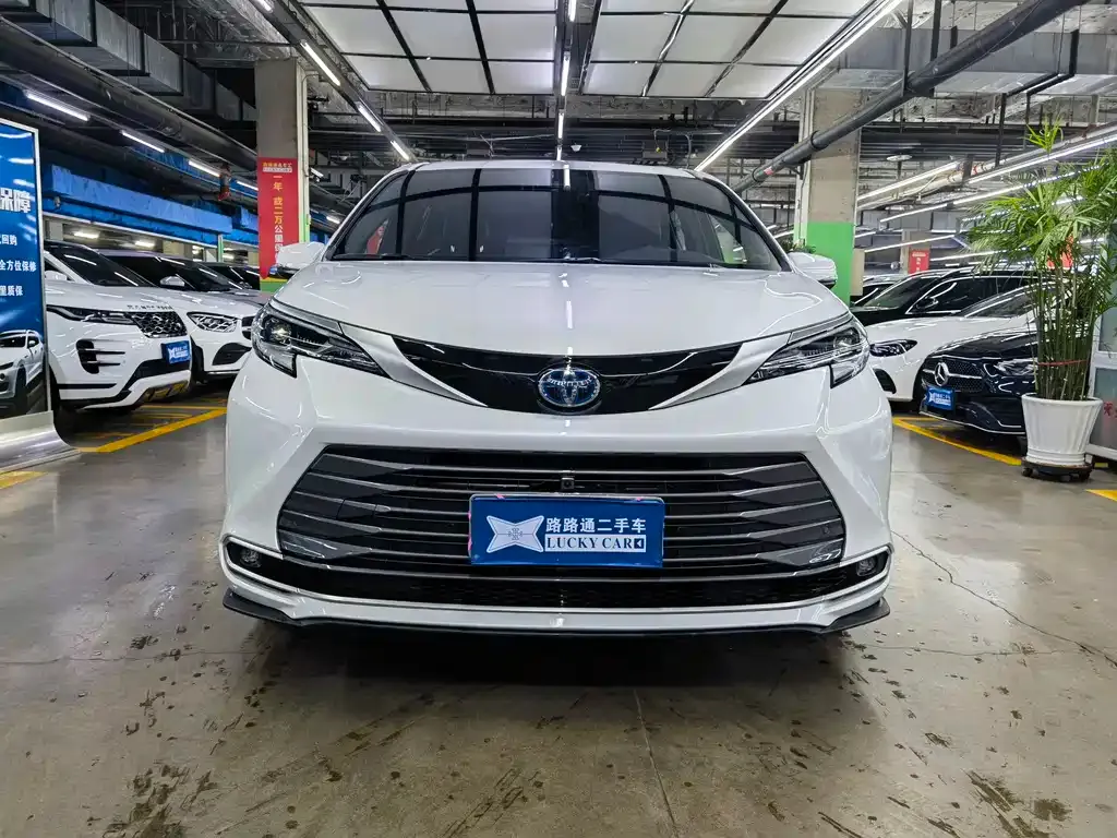 Toyota Sienna 2024 из CN, фото 9