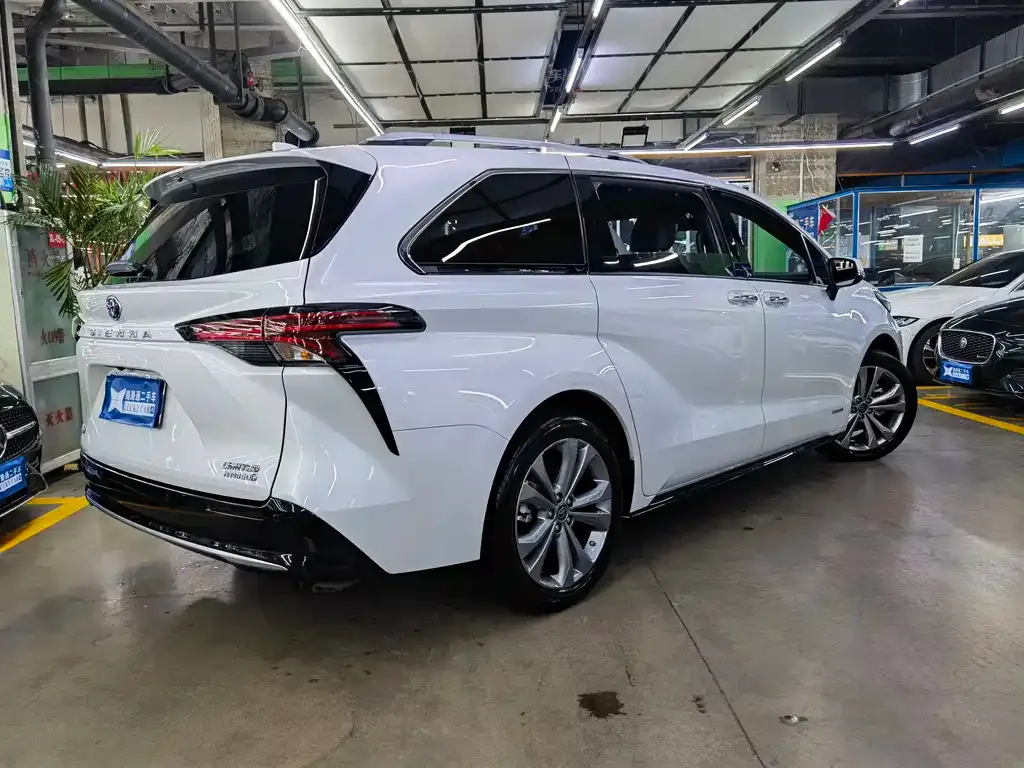 Toyota Sienna 2024 из CN, фото 3