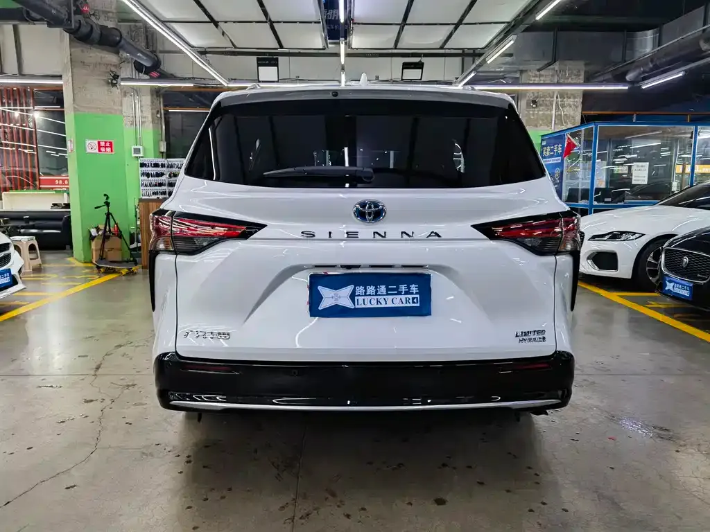 Toyota Sienna 2024 из CN, фото 8
