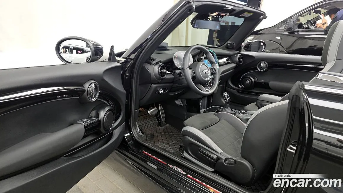 Mini Cooper Convertible 2023 из KR, фото 8