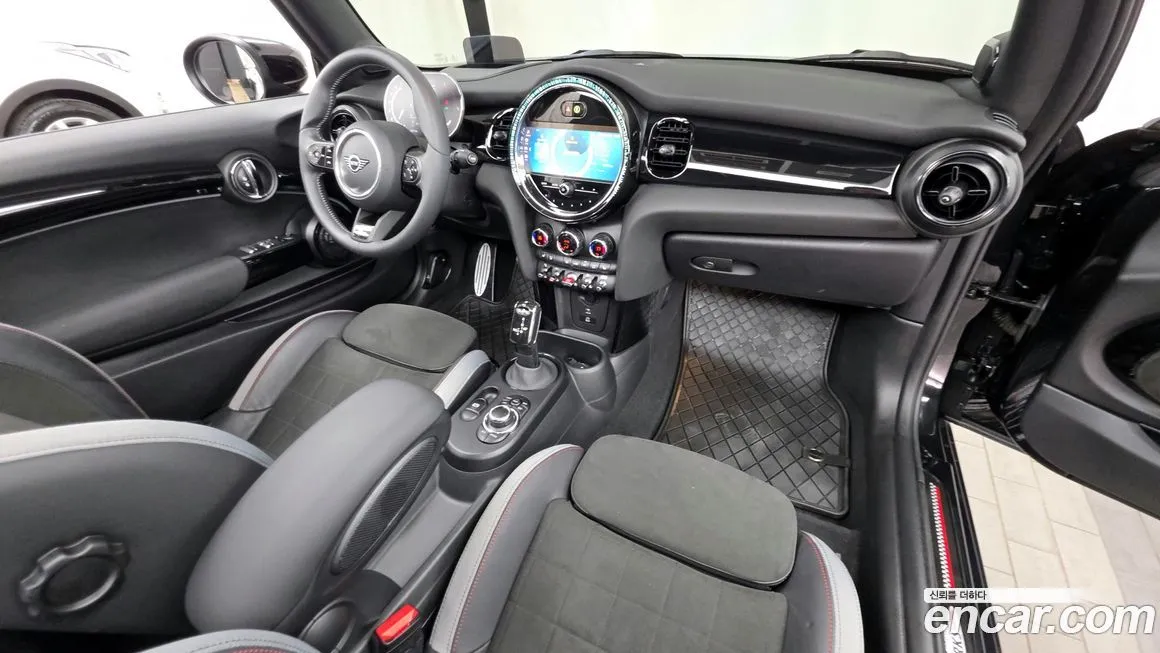 Mini Cooper Convertible 2023 из KR, фото 3