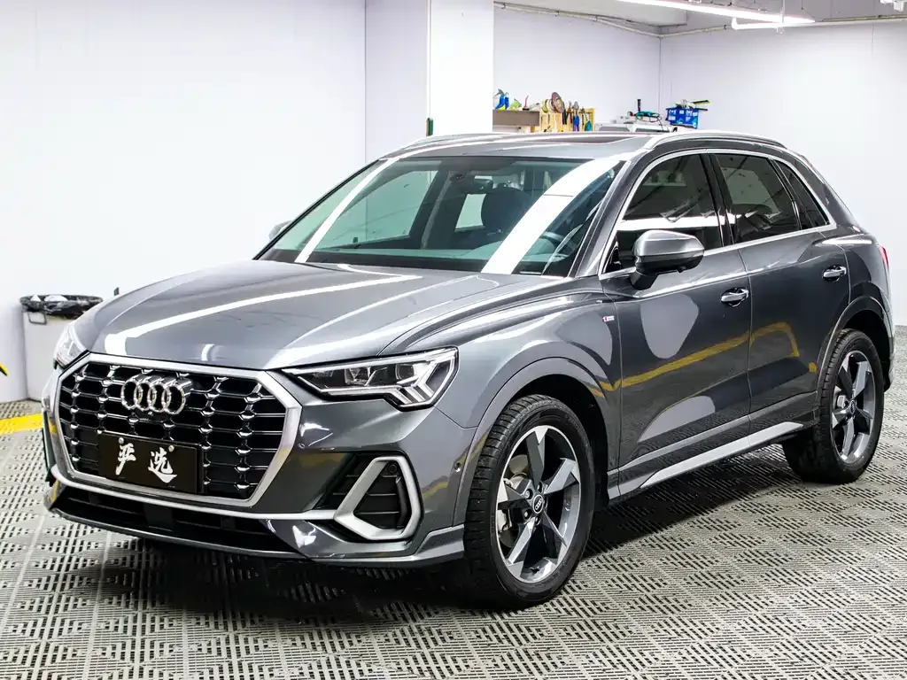 Audi Q3 — фото 1