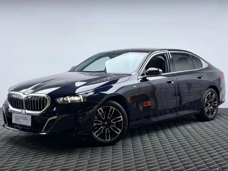 BMW 5 Series 2024 из CN, фото 1