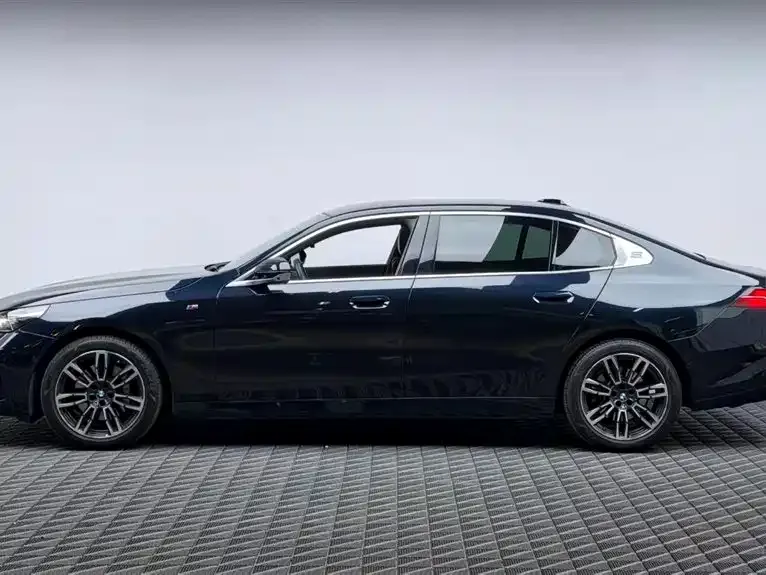 BMW 5 Series 2024 из CN, фото 5