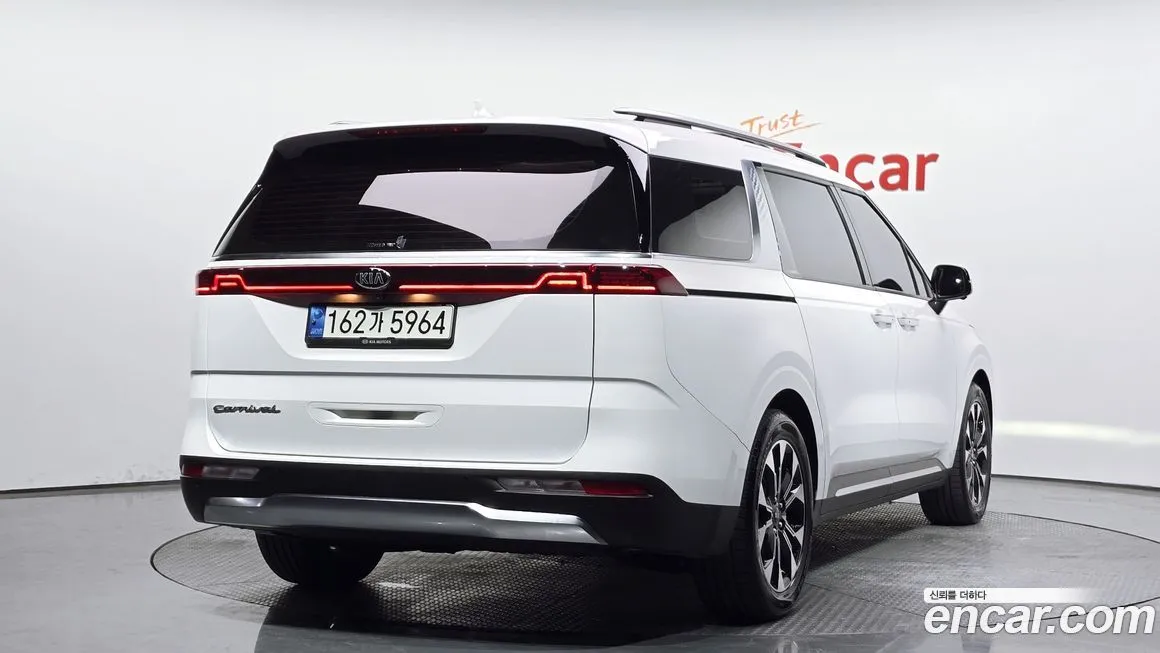 Kia Carnival — фото 7