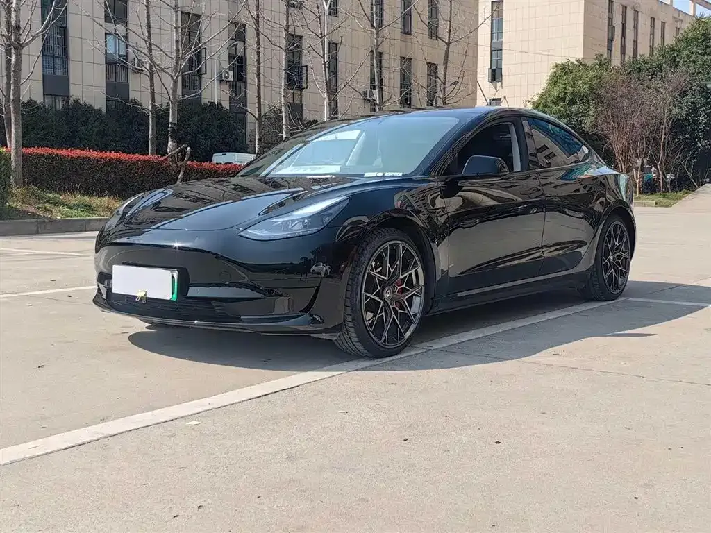 Tesla Model 3 — фото 1