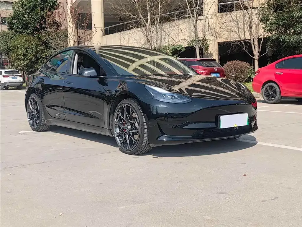 Tesla Model 3 — фото 3