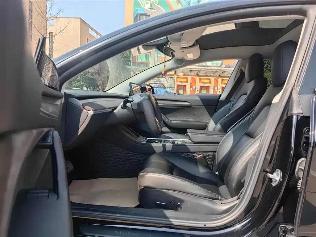 Tesla Model 3 — фото 4