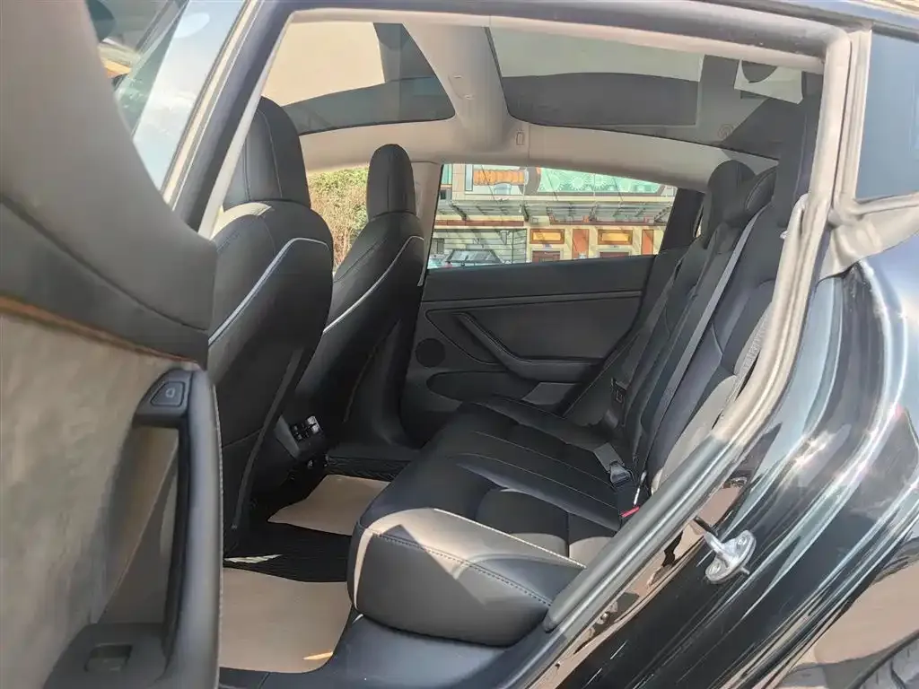 Tesla Model 3 — фото 2