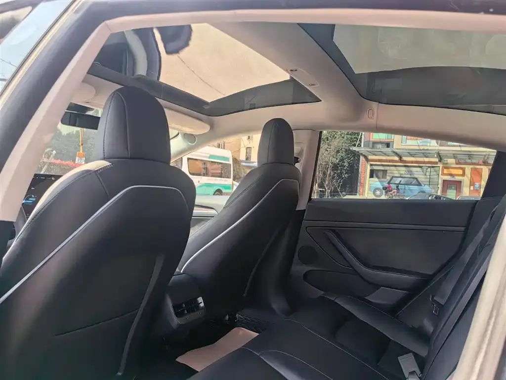 Tesla Model 3 — фото 6