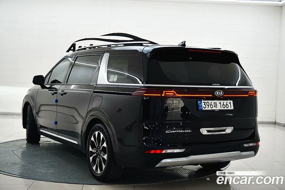 Kia Carnival — фото 10
