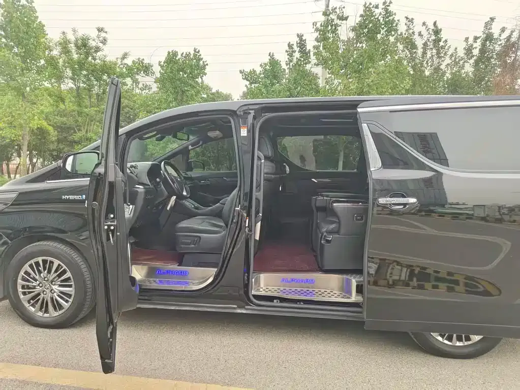 Toyota Alphard 2022 из CN, фото 8