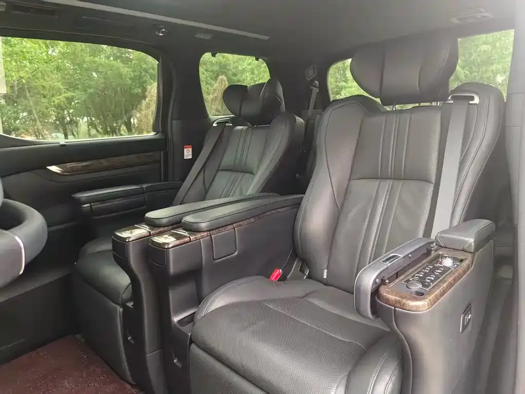 Toyota Alphard 2022 из CN, фото 3