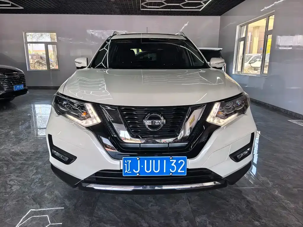 Nissan X-Trail — фото 1