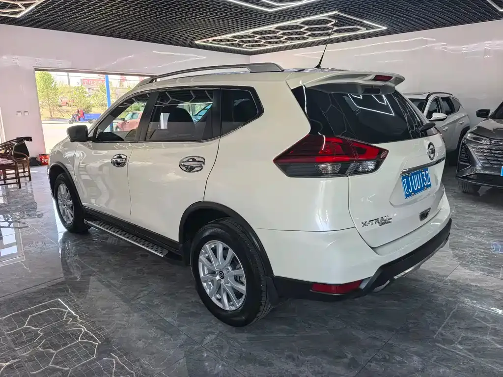 Nissan X-Trail — фото 10