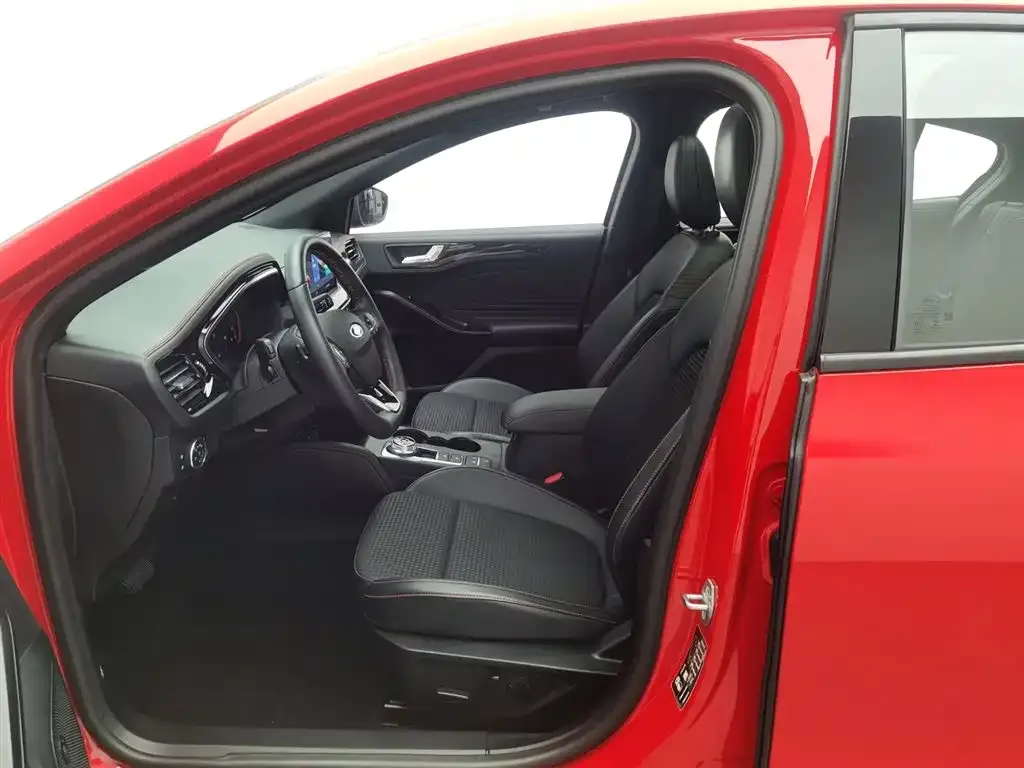 Ford Focus 2022 из CN, фото 9