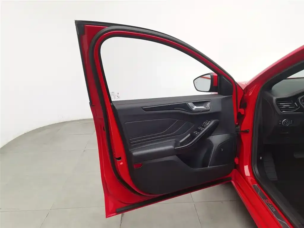 Ford Focus 2022 из CN, фото 2