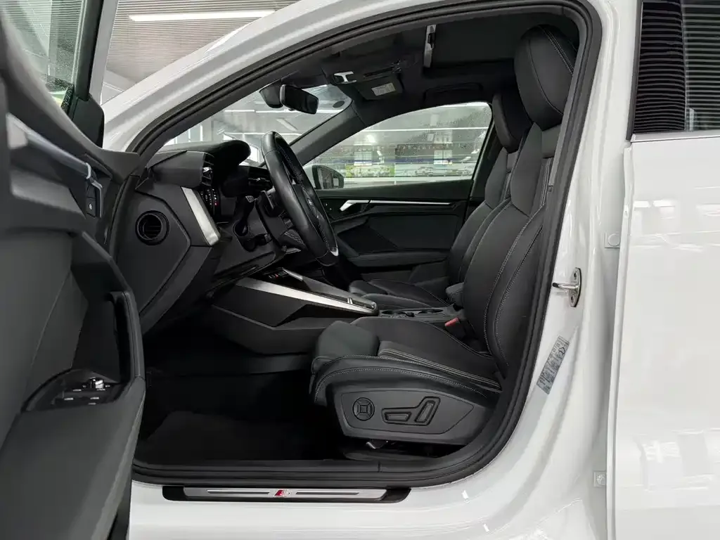 Audi A3 2023 из CN, фото 10