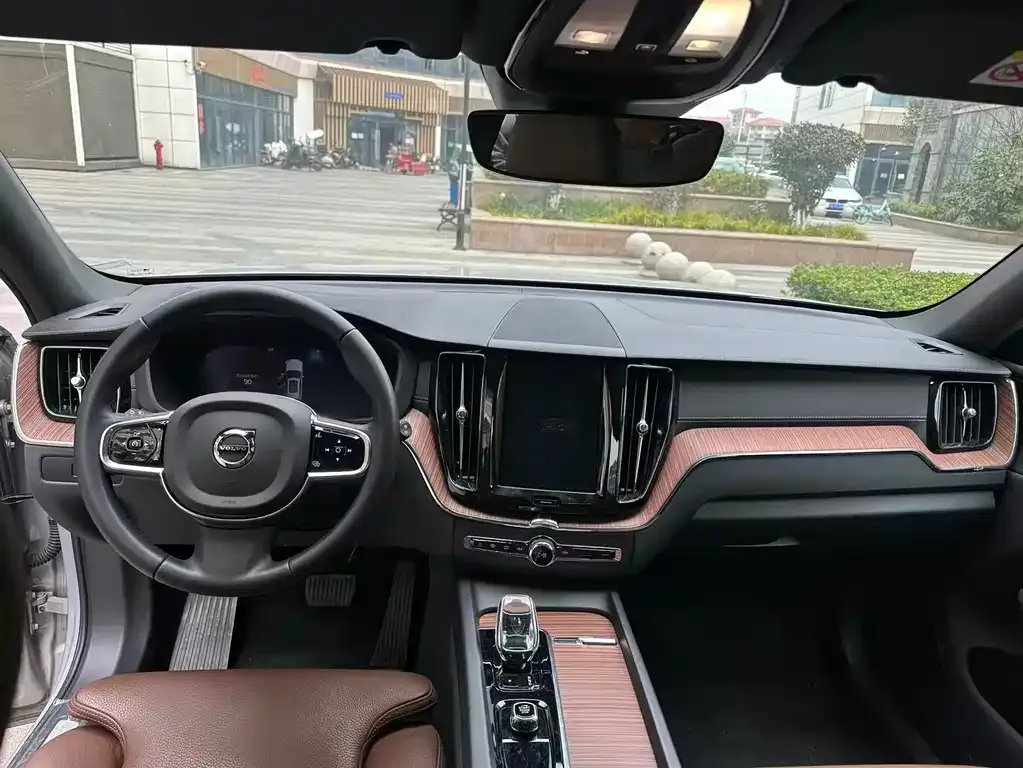 Volvo XC60 2025 из CN, фото 4