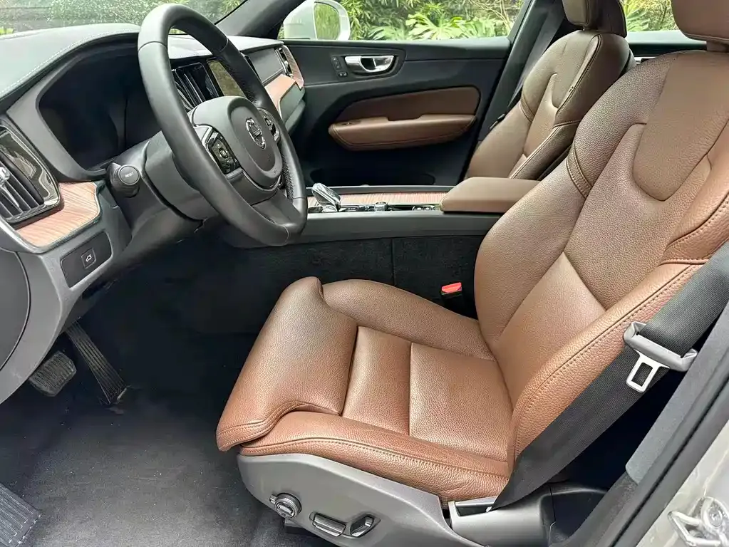 Volvo XC60 2025 из CN, фото 5