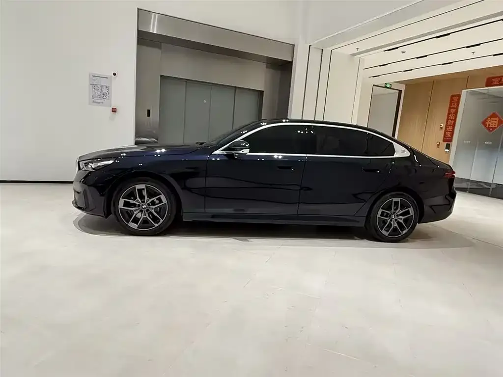 BMW 5 Series 2024 из CN, фото 7