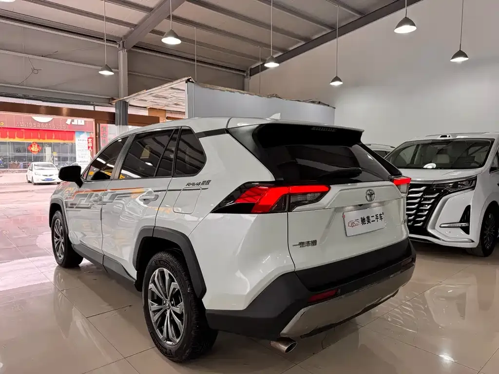 Toyota RAV4 2023 из CN, фото 9