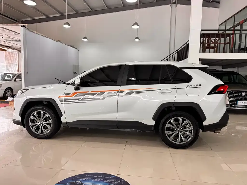 Toyota RAV4 2023 из CN, фото 2