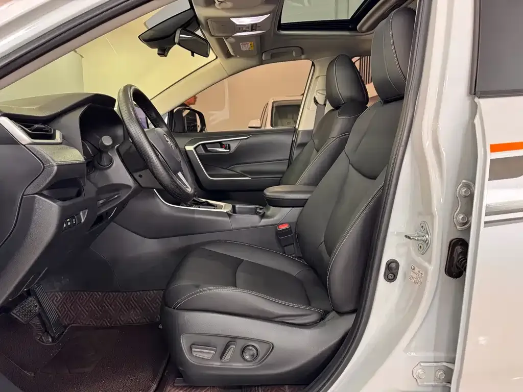 Toyota RAV4 2023 из CN, фото 6